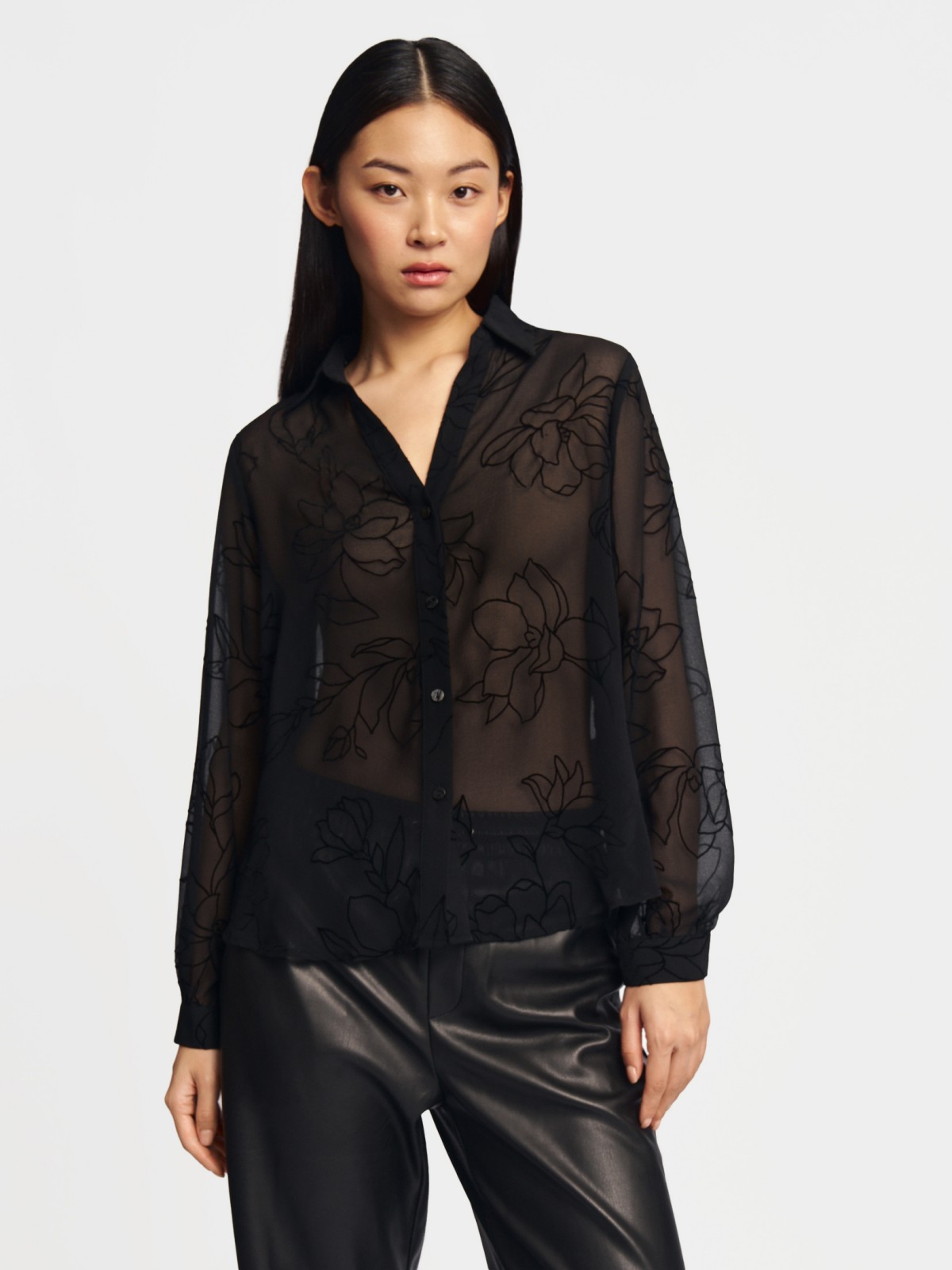 Шифоновая рубашка с вырезом на груди