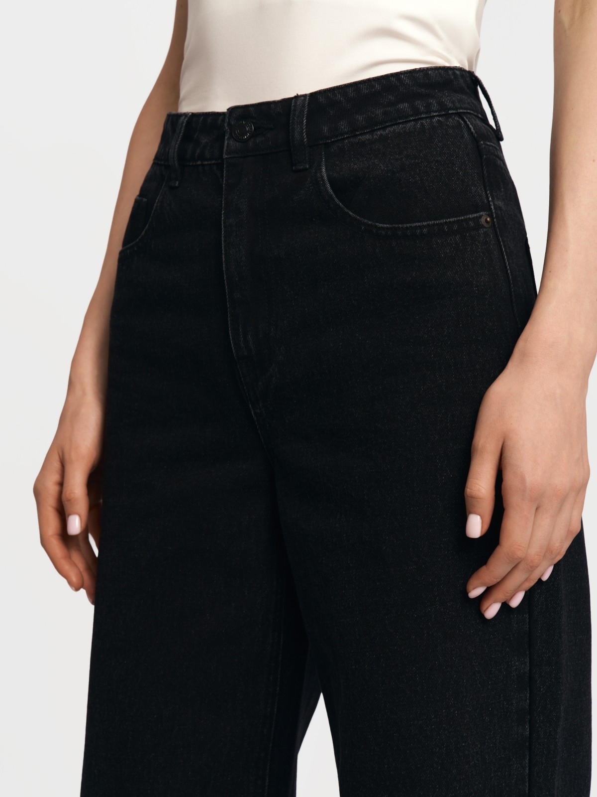 Джинсы силуэта Wide Cropped