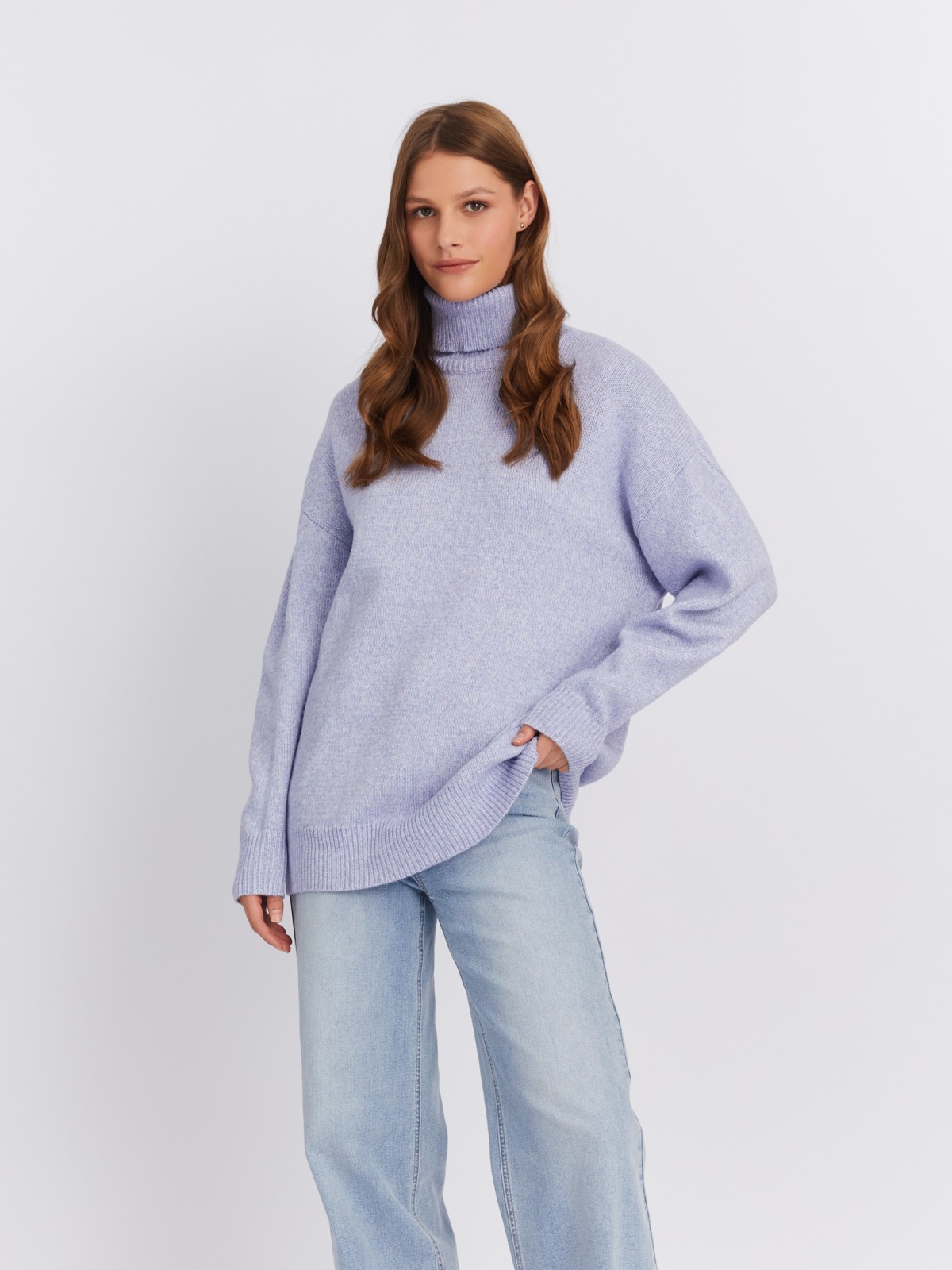 Вязаный свитер объёмного фасона с воротником-гольф 799₽