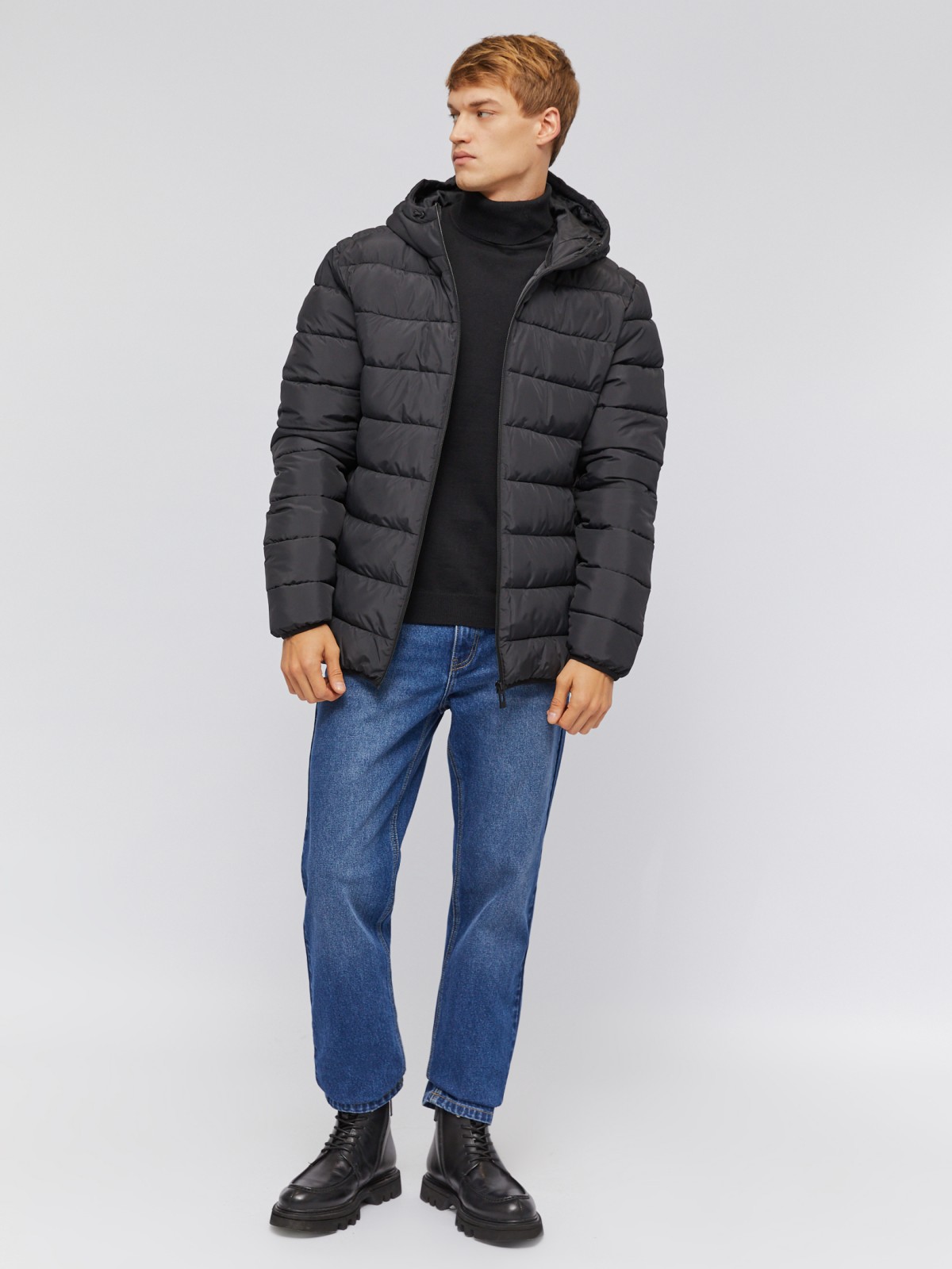 Лёгкая утеплённая стёганая куртка на молнии с капюшоном Лёгкая утеплённая стёганая куртка на молнии с капюшоном