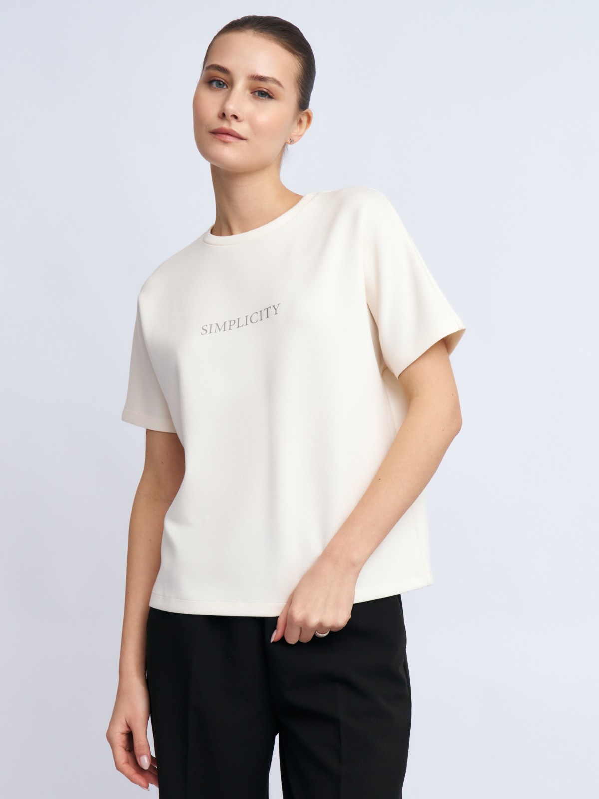 Блузка-футболка из неопрена с принтом-надписью