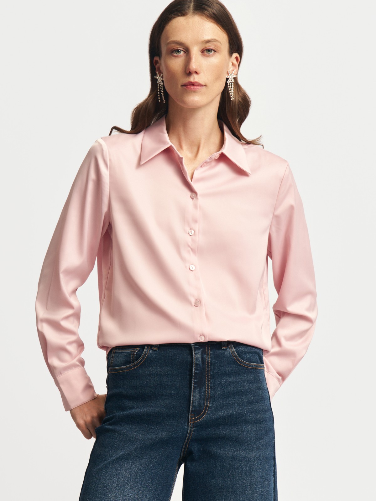 Атласная прямая рубашка с длинным рукавом