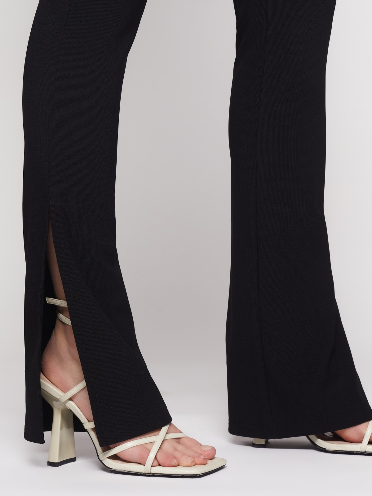 Трикотажные брюки клеш с разрезами внизу zolla 023137662011, цвет черный, размер XS - фото 4