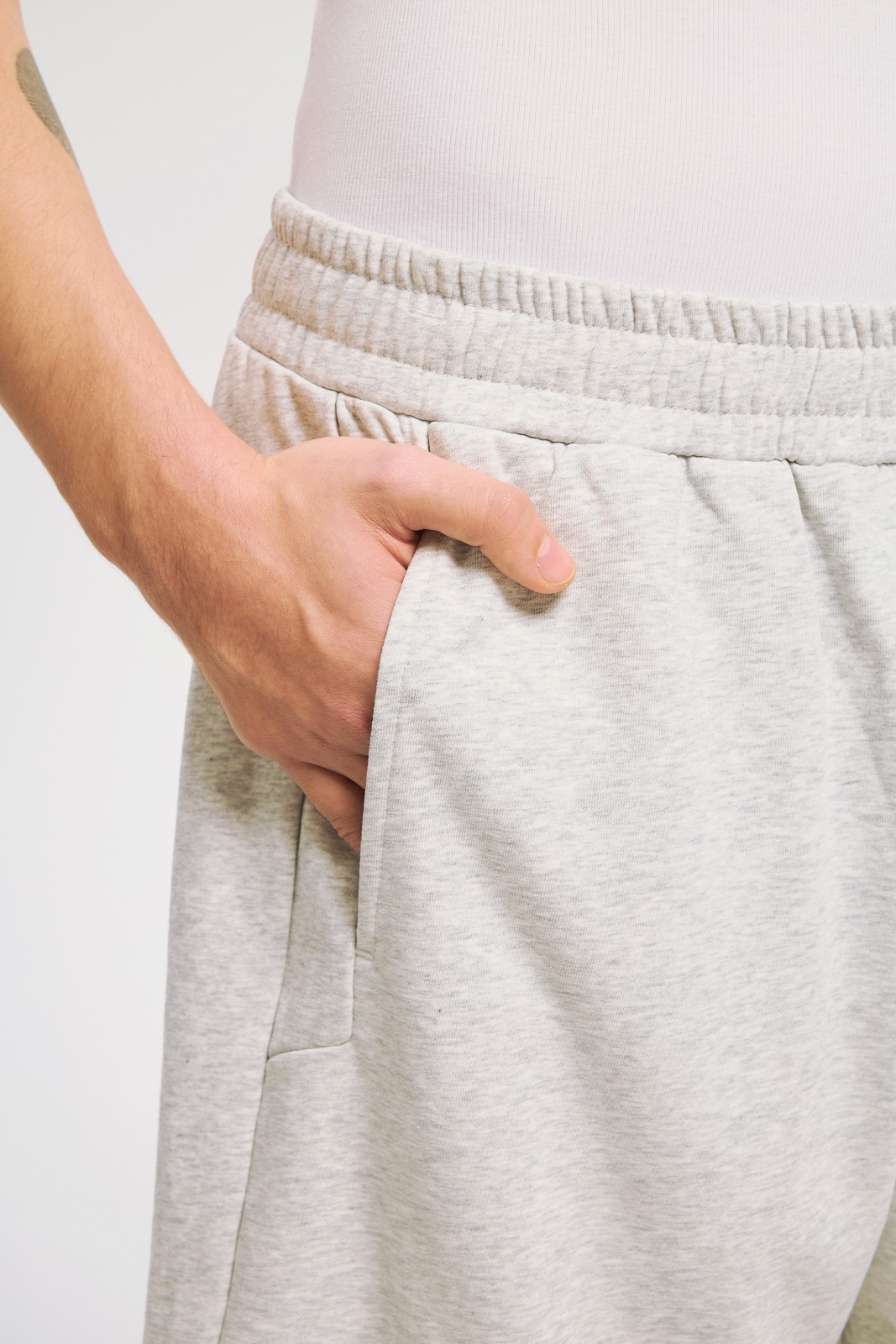 Трикотажные шорты на резинке