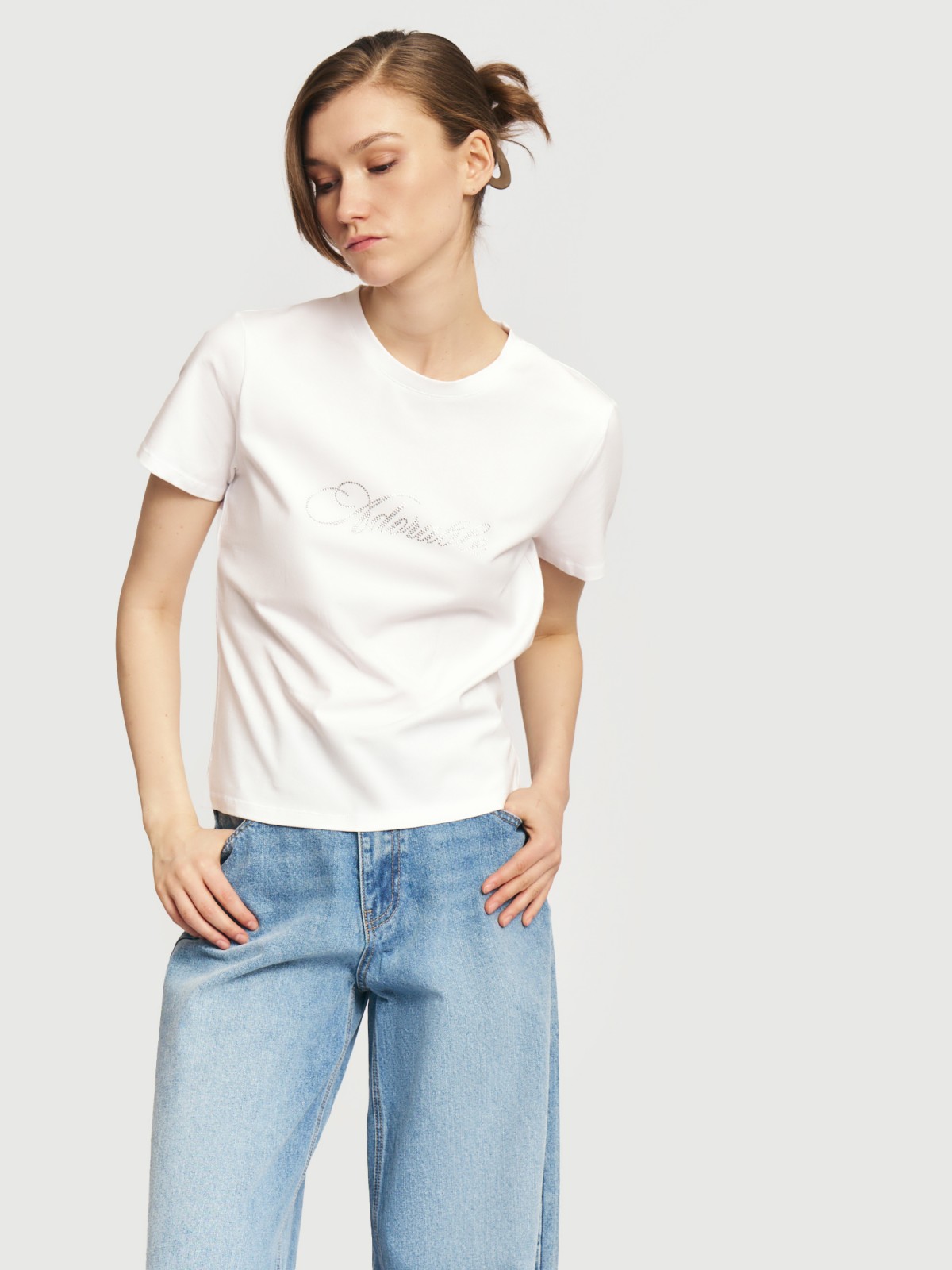 Трикотажная футболка со стразами