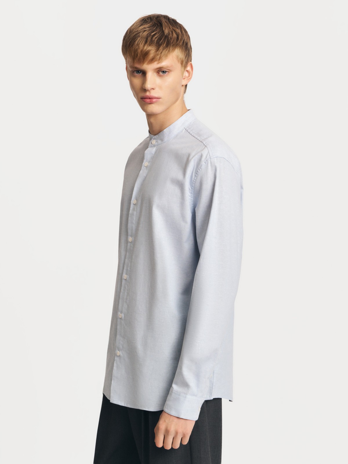 Льняная рубашка с воротником-стойкой