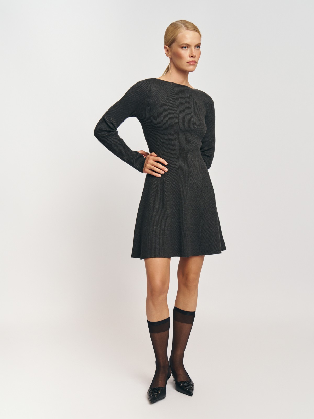 Трикотажное платье мини с длинным рукавом 