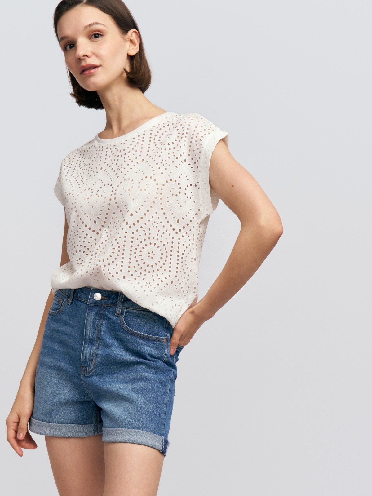 Футболка из вискозы с ажурным узором