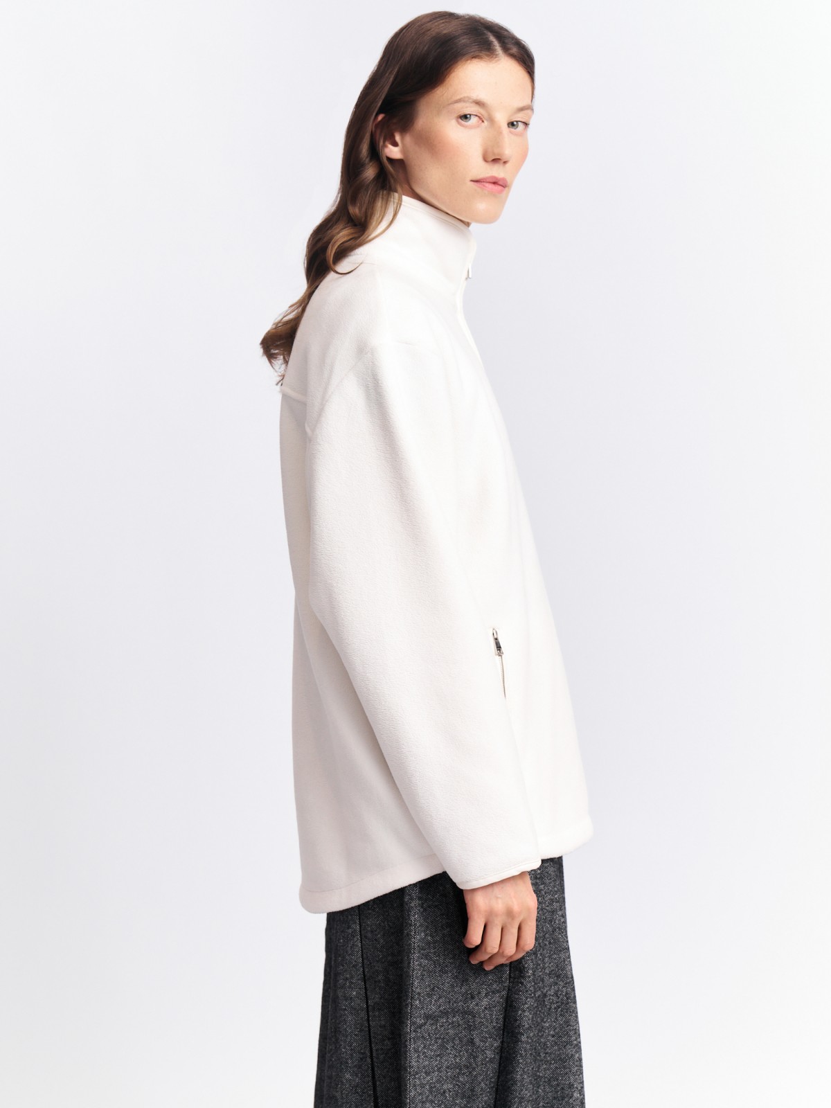 Свитшот из экомеха с воротником-стойкой на молнии