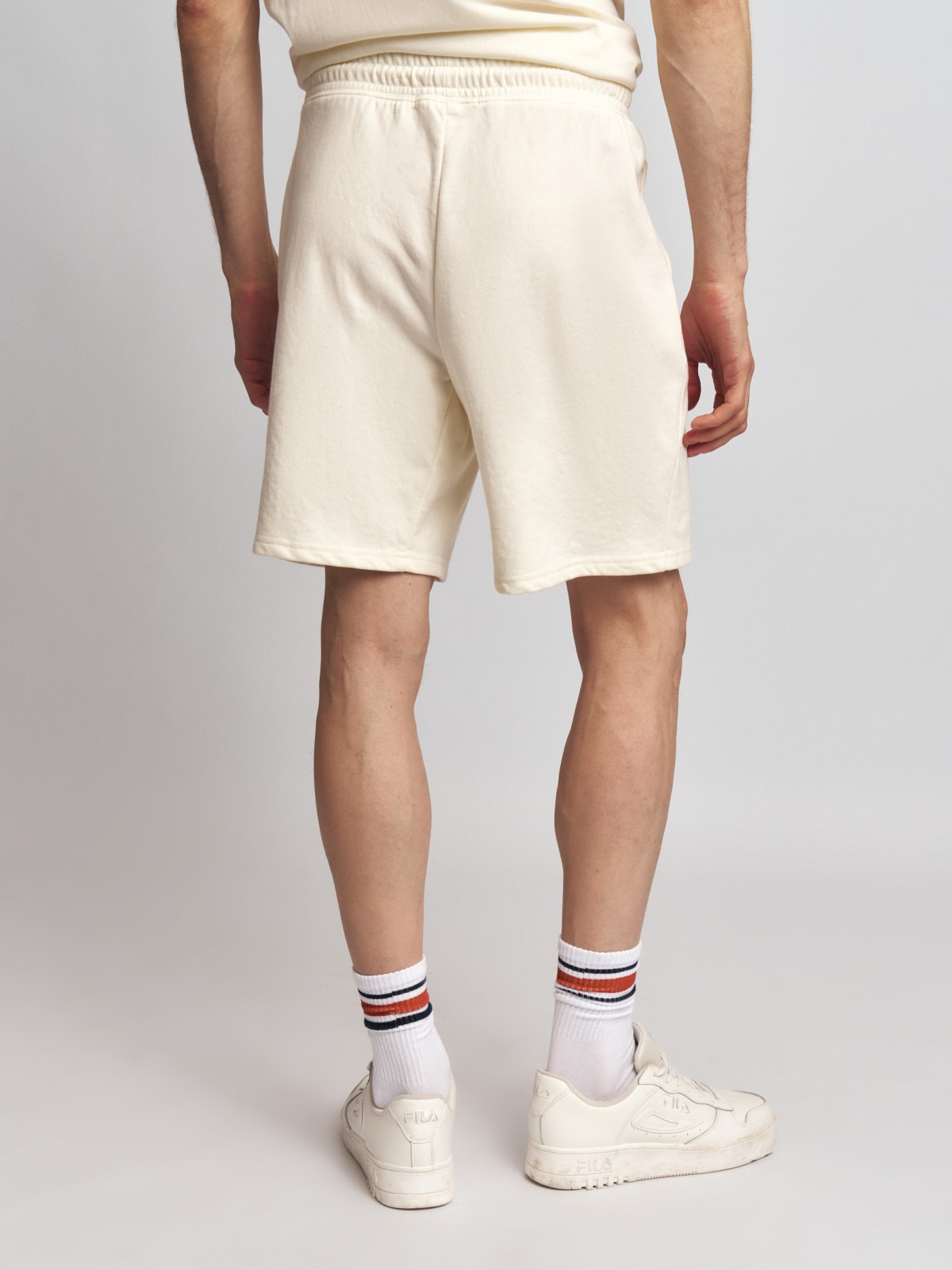 Трикотажные шорты на резинке