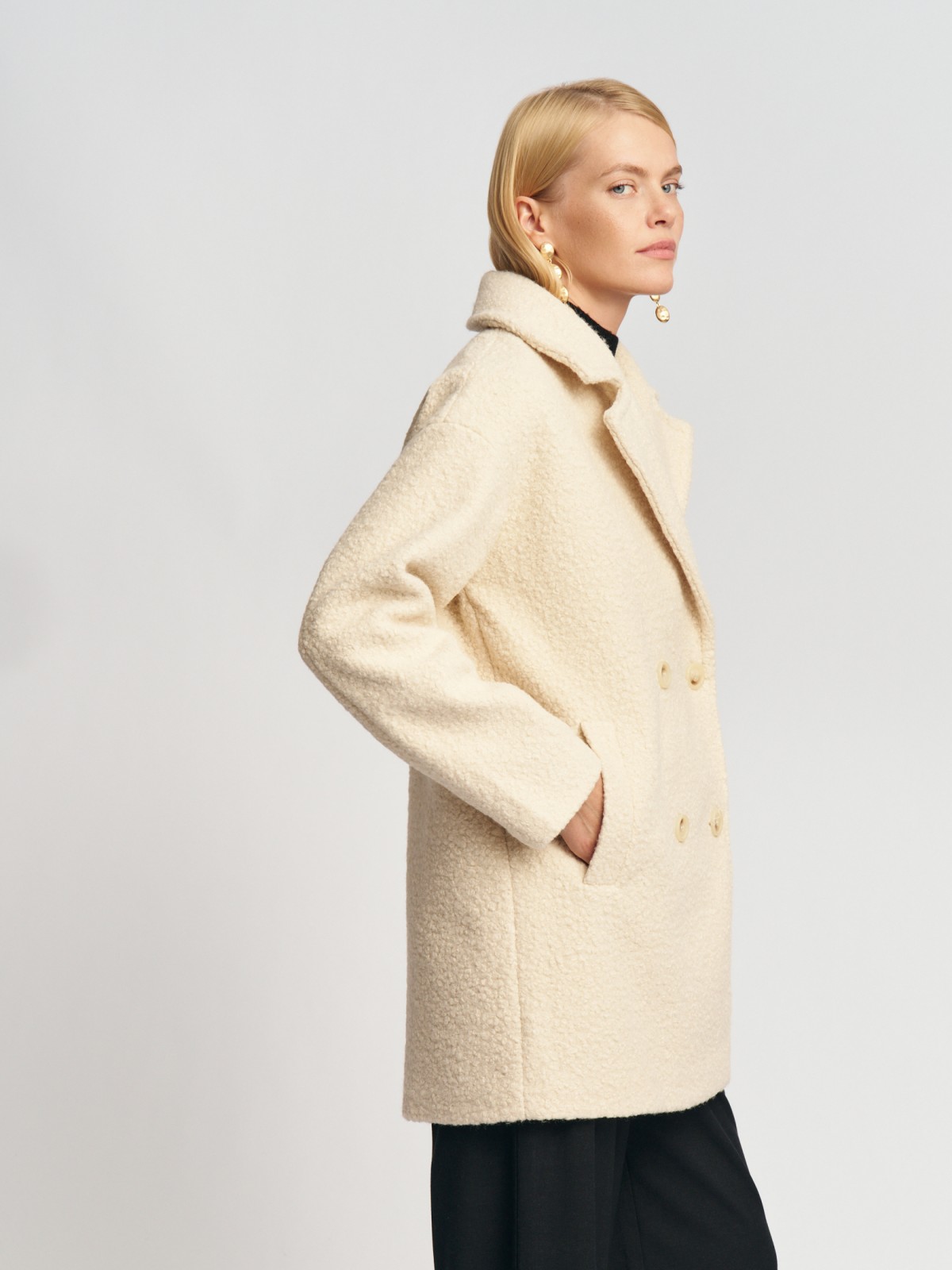 Тёплое двубортное оверсайз пальто