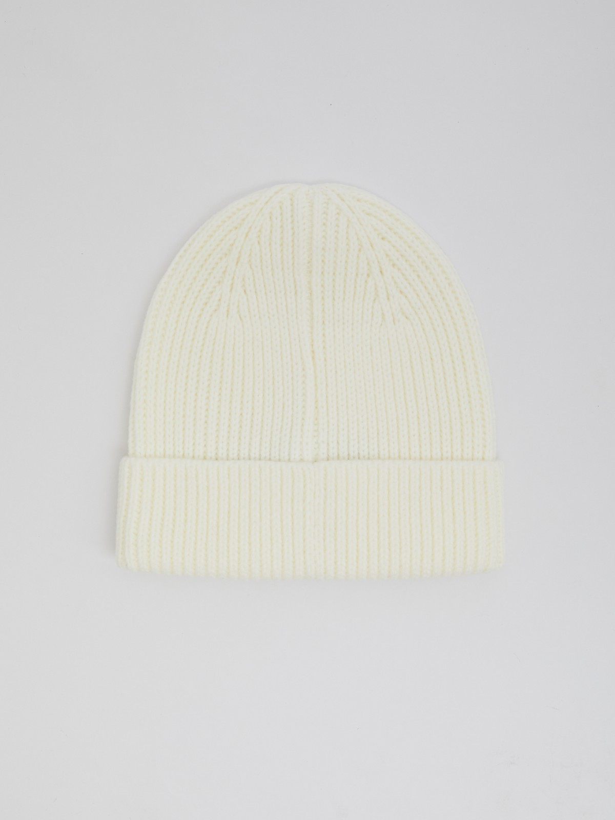 Вязаная шапка-бини с отворотом