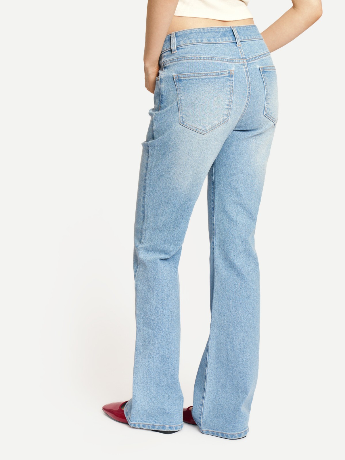 Джинсы силуэта Bootcut со средней посадкой