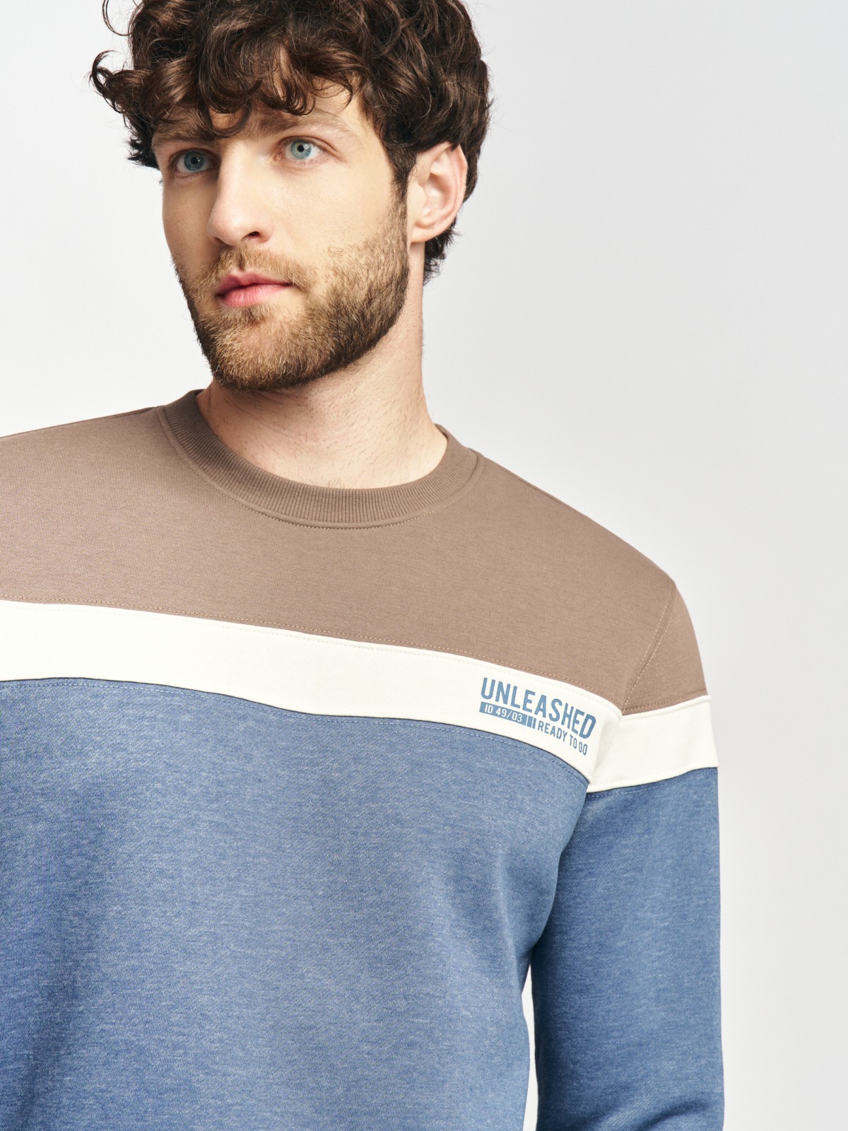 Утеплённый свитшот прямого кроя с начёсом