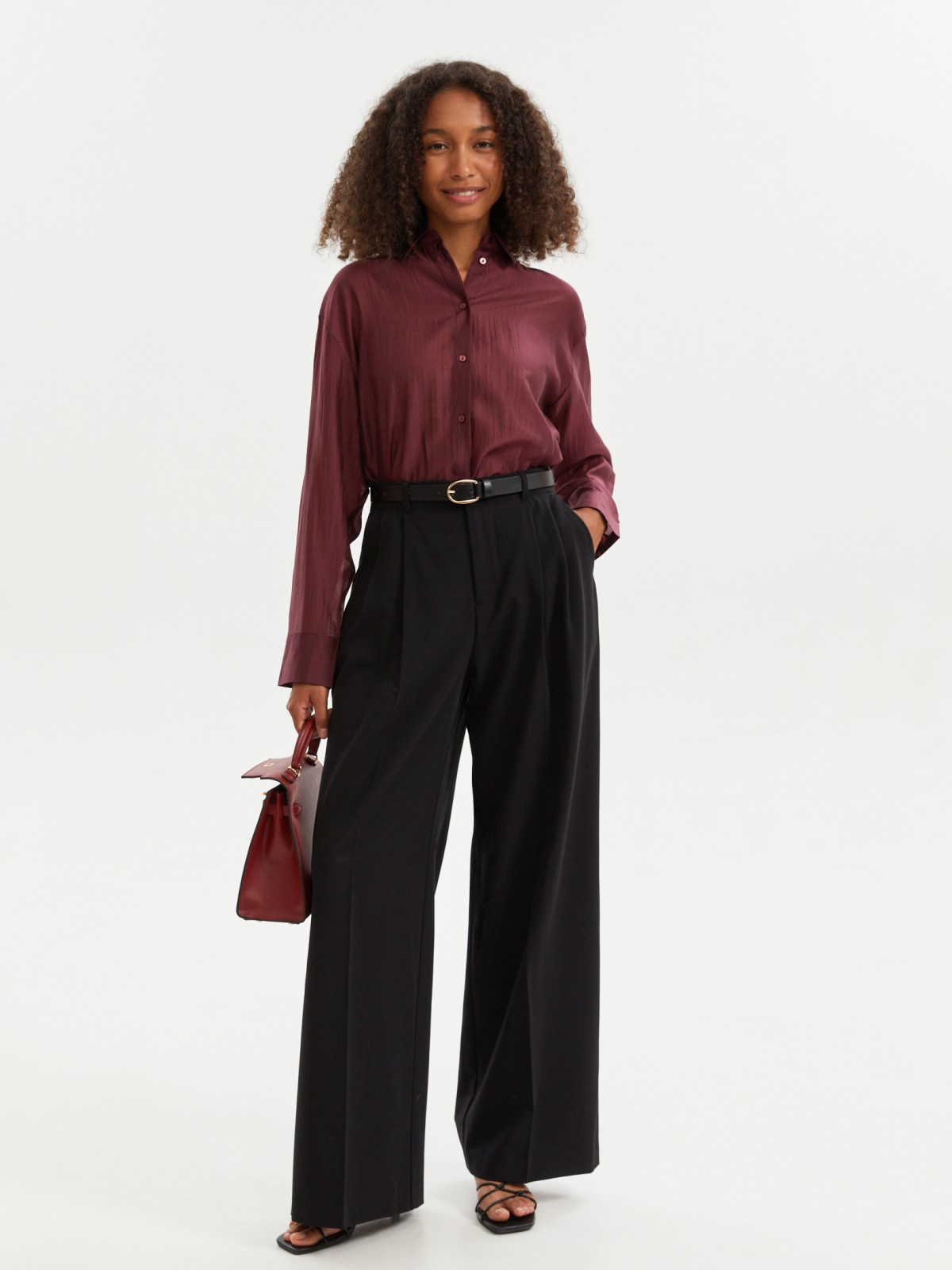 Широкие брюки на резинке со стрелками