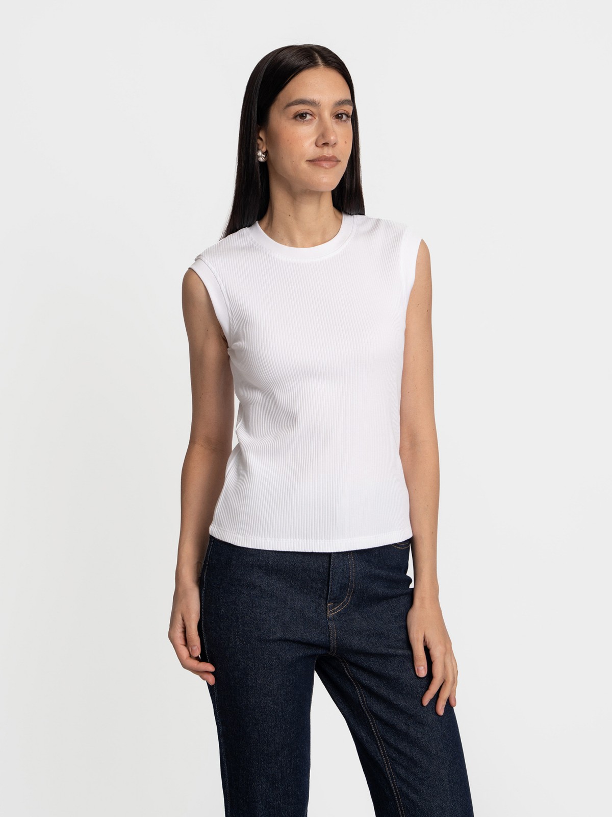 Футболка без рукавов