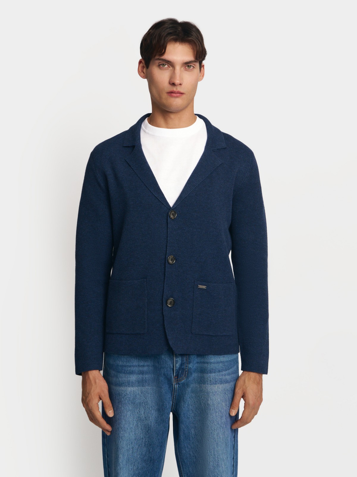 Вязаный кардиган на пуговицах с воротником и карманами