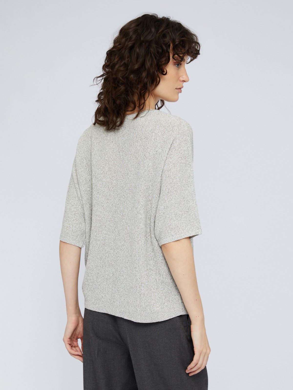 Блестящий джемпер с люрексом и декоративной подвеской