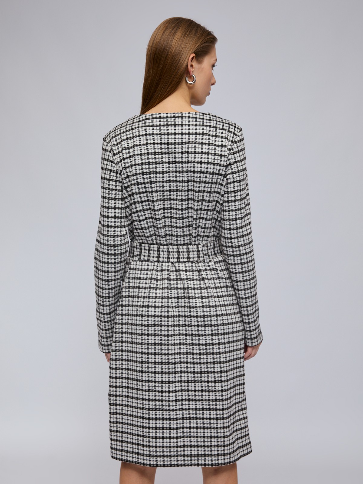 Трикотажное платье с ассиметричным запахом и ремнём