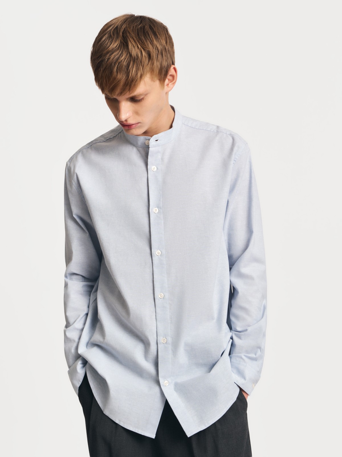 Льняная рубашка с воротником-стойкой