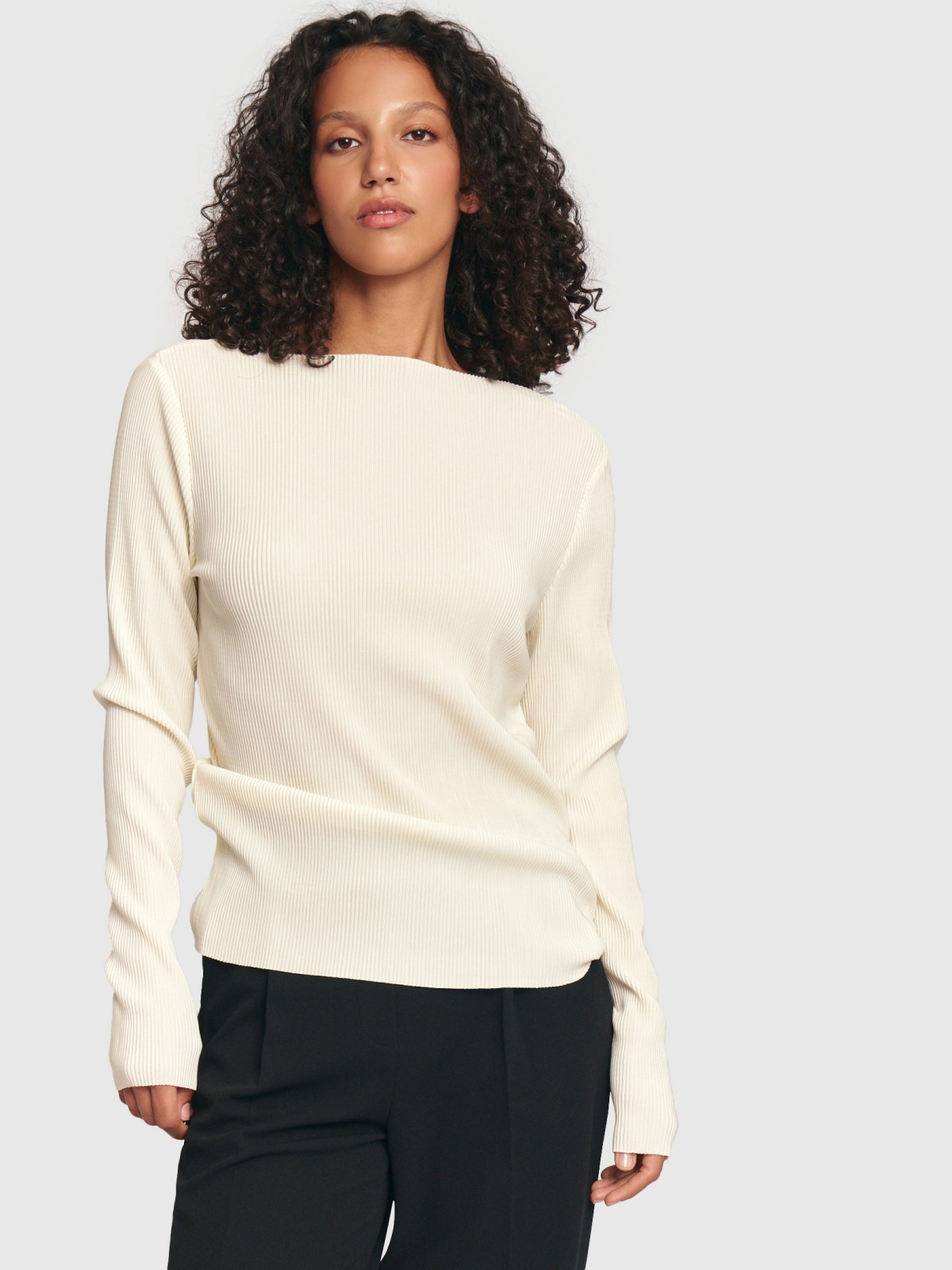 Блузка-лонгслив из фактурной ткани