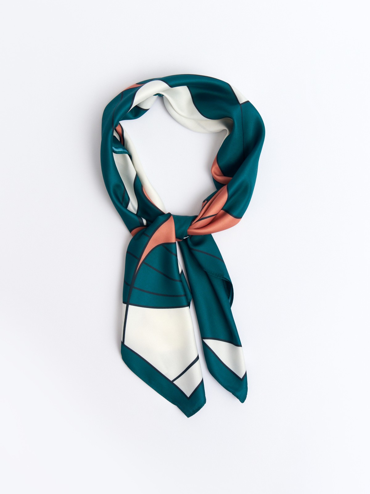 Атласный платок с рисунком 399₽