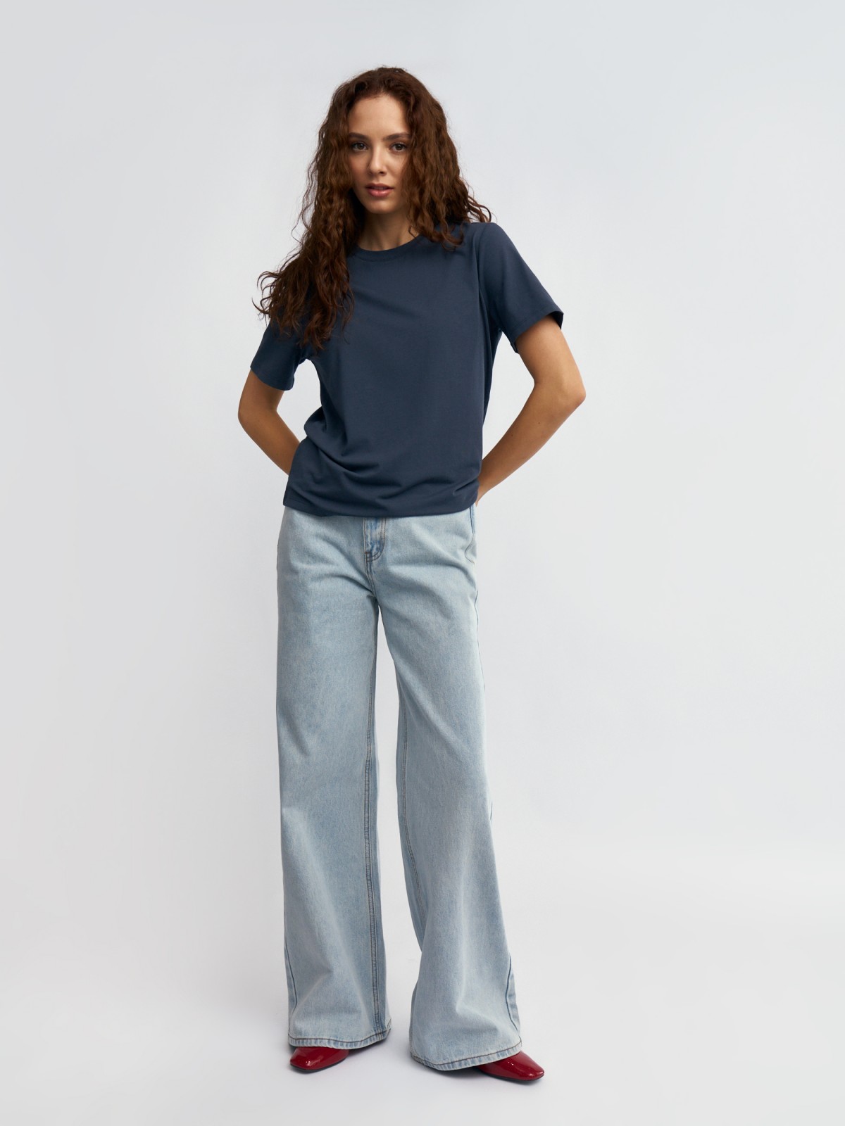 Однотонная футболка трикотажная