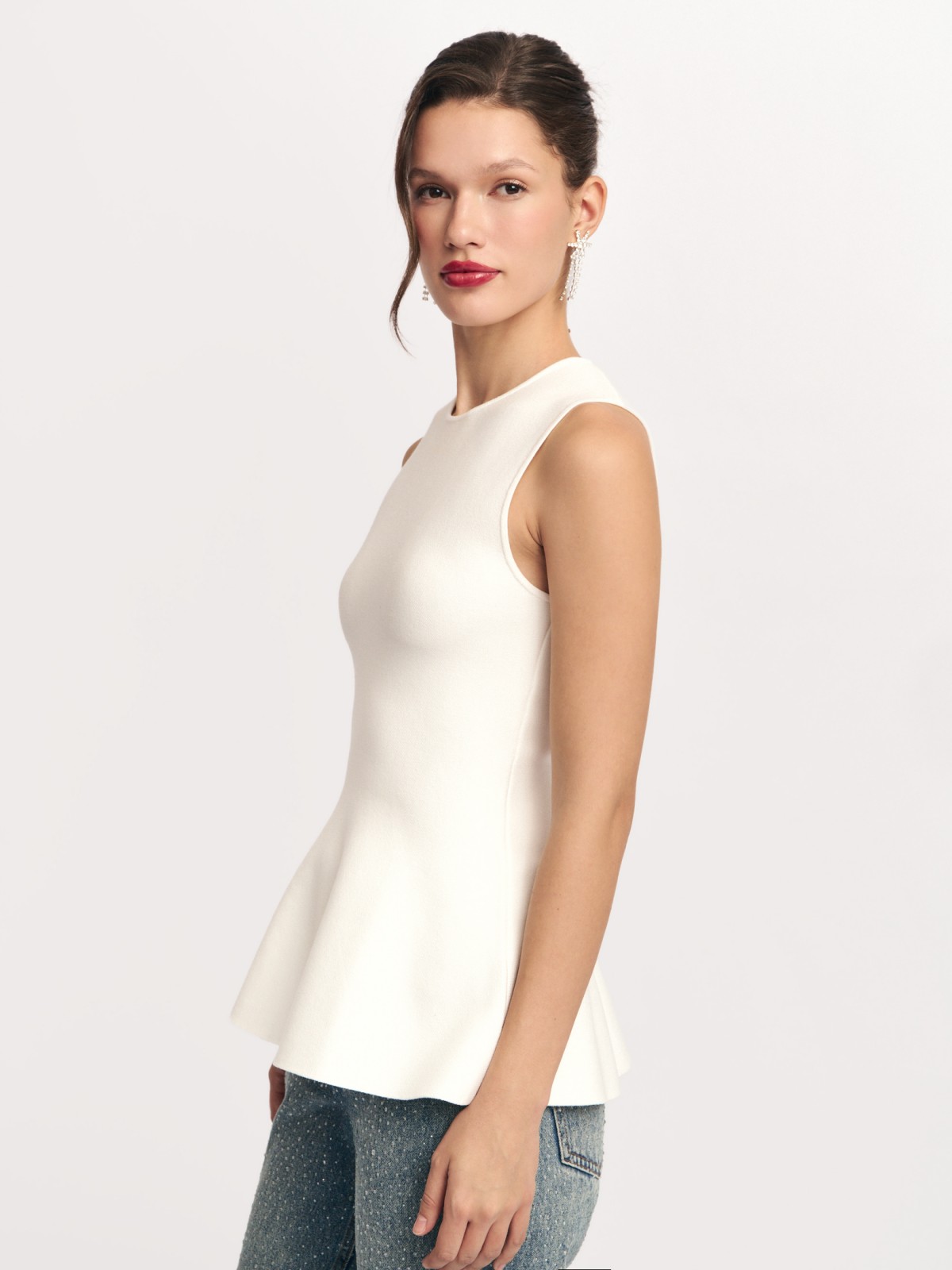 Топ без рукавов с баской