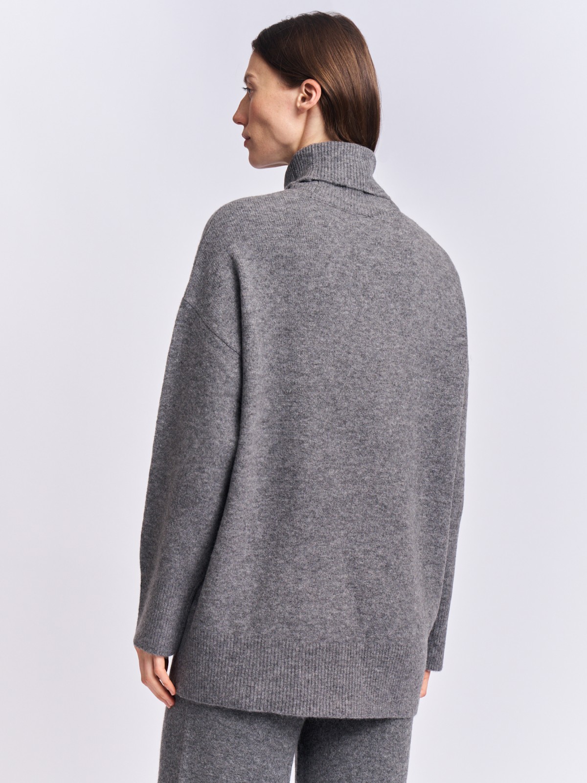 Длинный вязаный свитер с шерстью