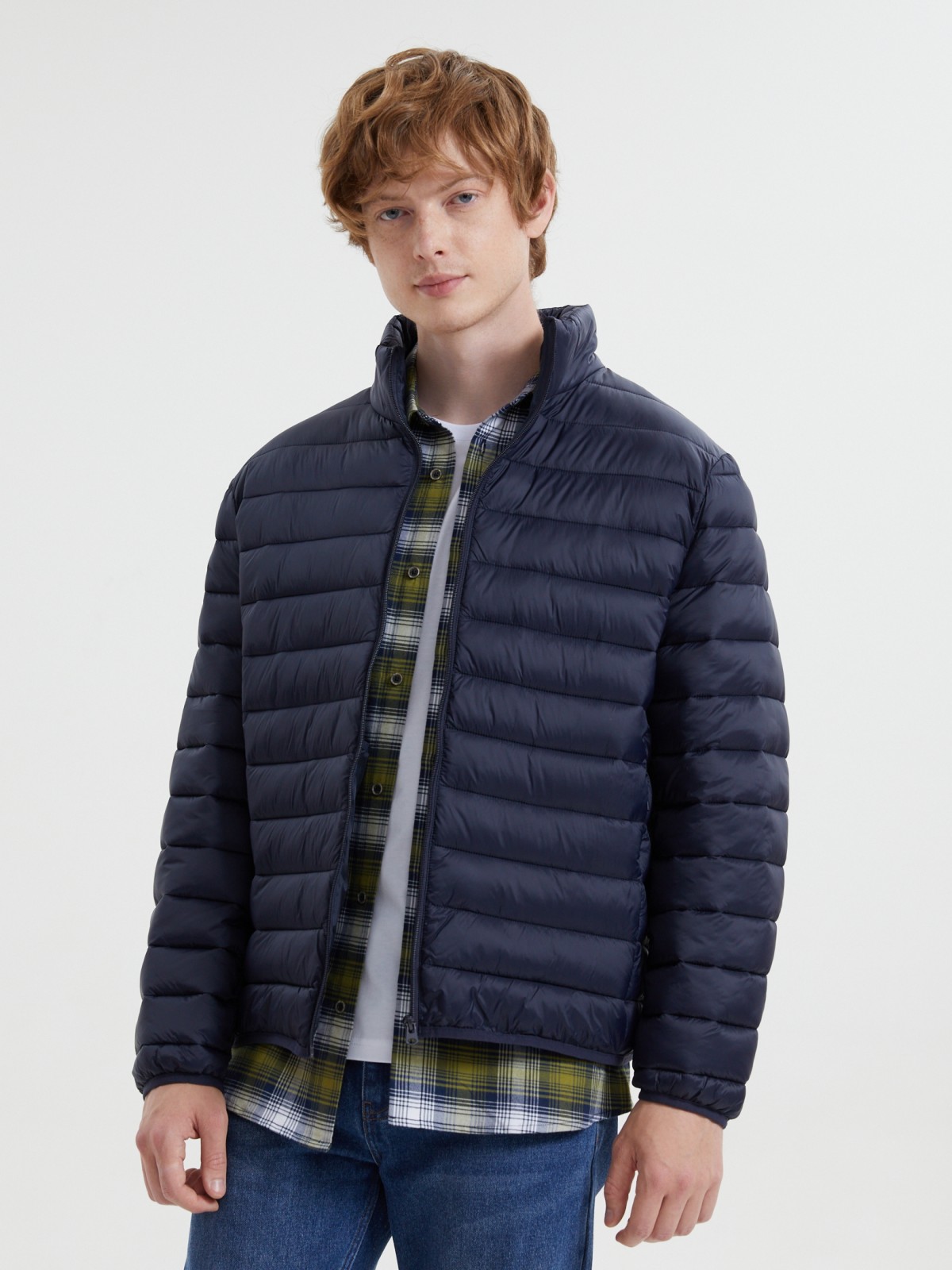 Лёгкая утеплённая стёганая куртка на молнии с воротником