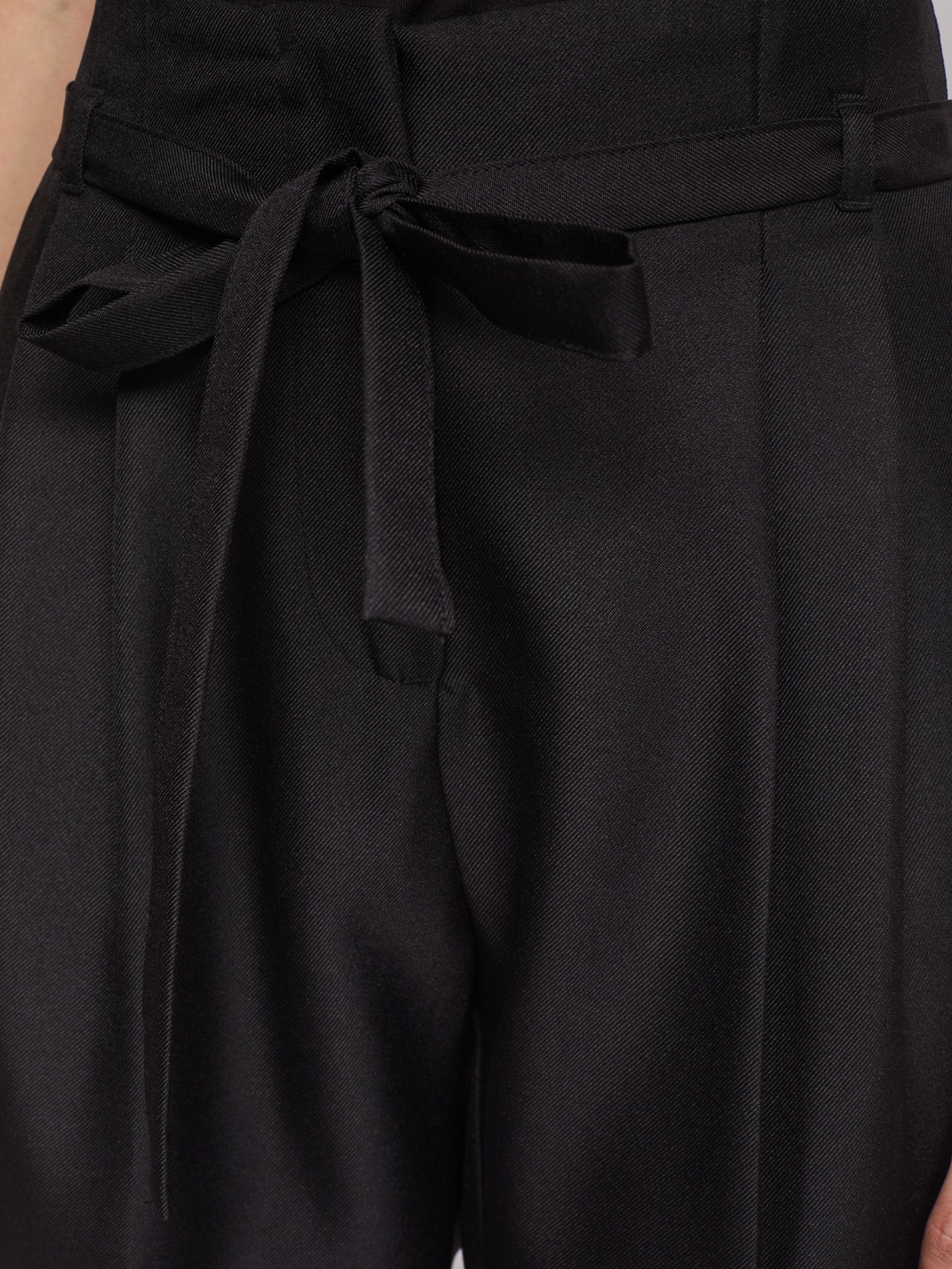 Брюки фасона Carrot с поясом