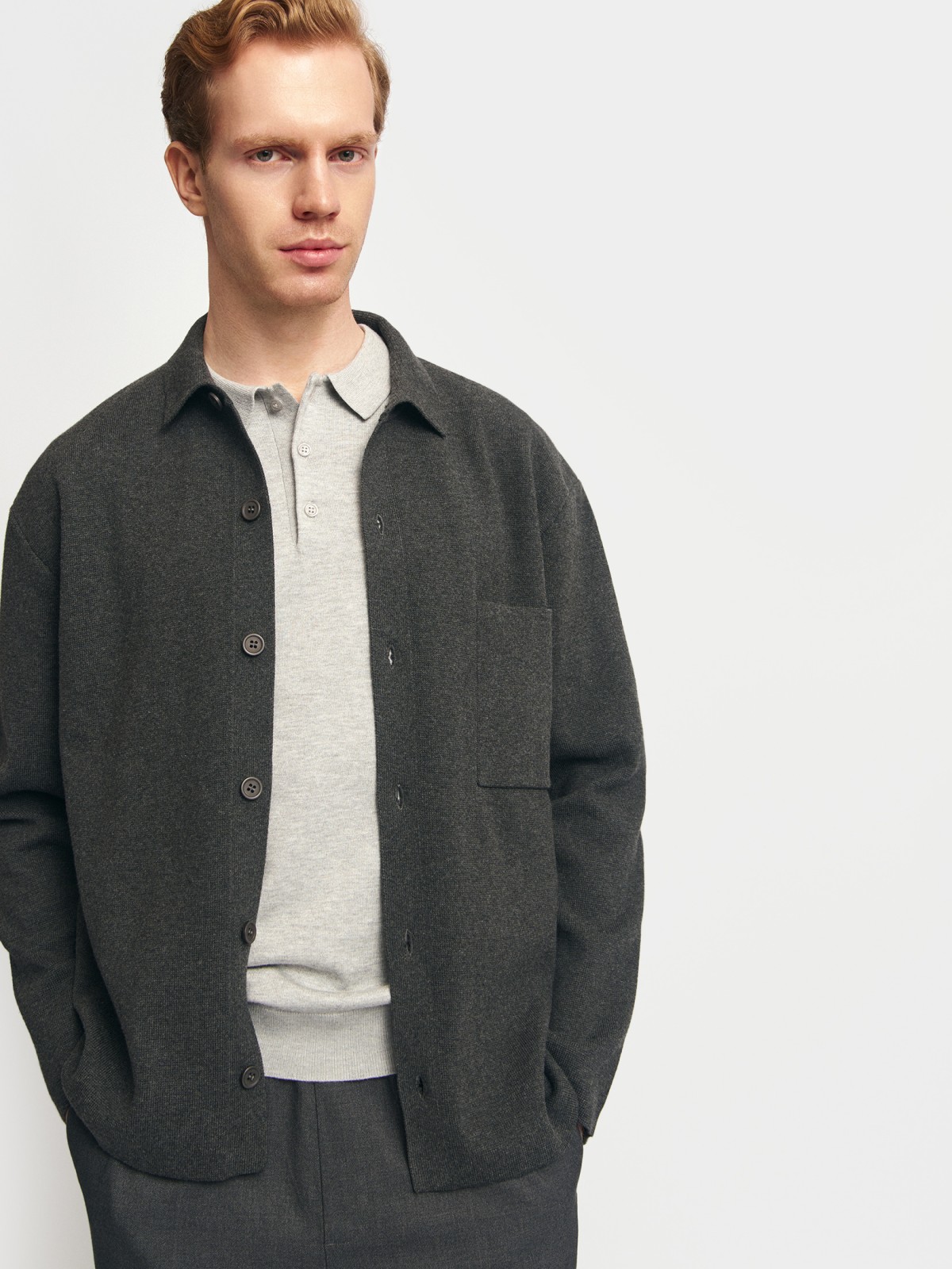 Вязаный кардиган на пуговицах с воротником поло