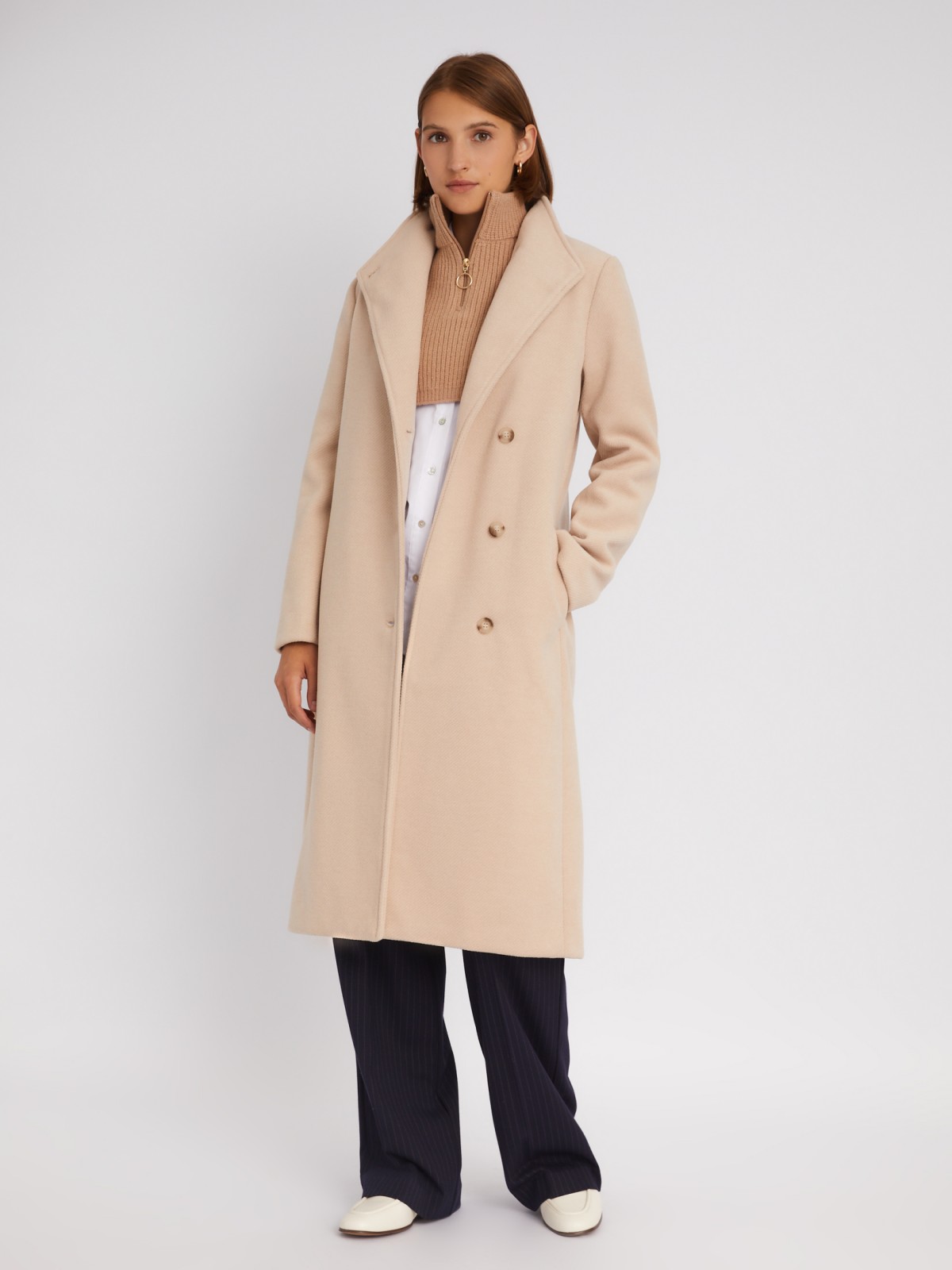 Длинное пальто без утеплителя на пуговицах с воротником на запах и поясом