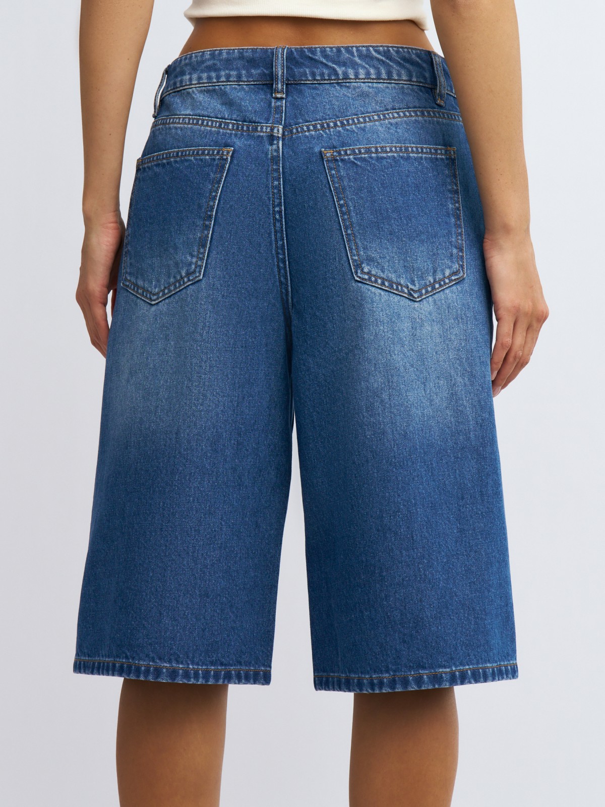 Джинсовые удлинённые шорты-бермуды