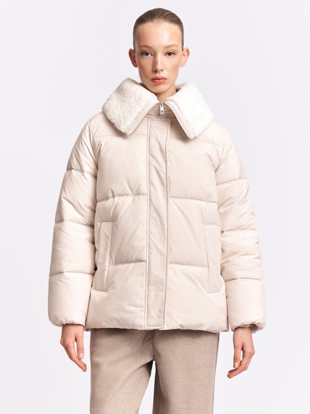 Тёплая куртка с высоким воротником