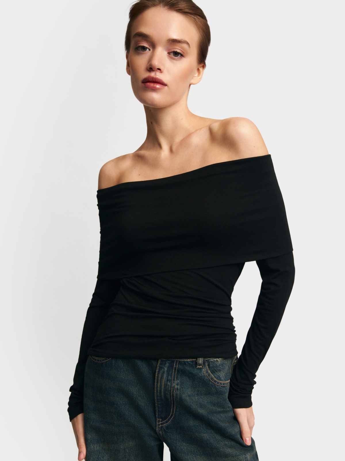 Трикотажный джемпер с открытыми плечами