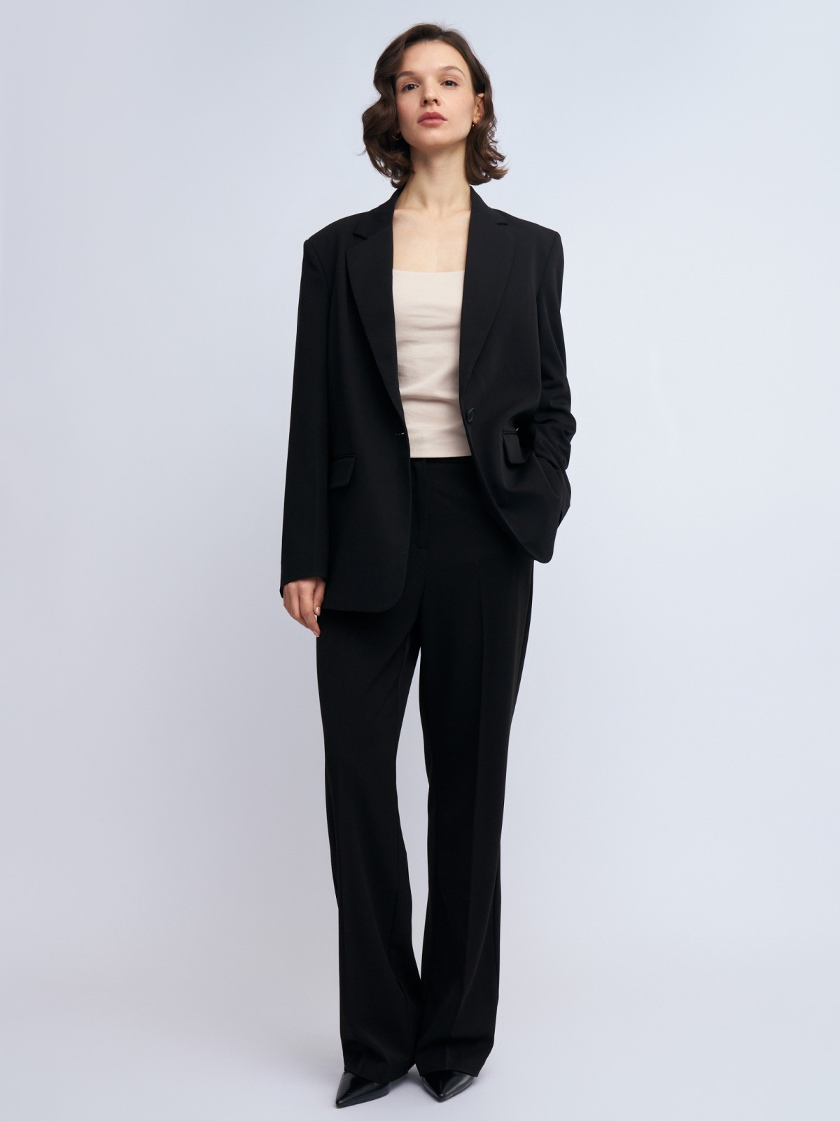 Офисные брюки прямого силуэта со стрелками