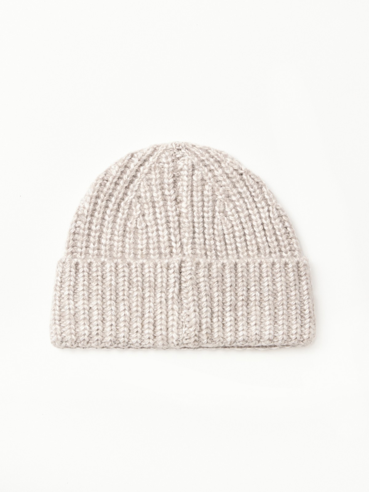Вязаная шапка-бини