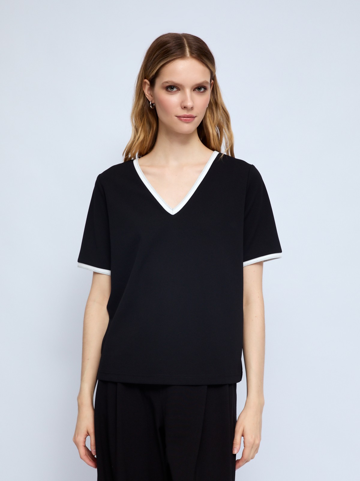 Блузка-футболка с V-образным вырезом