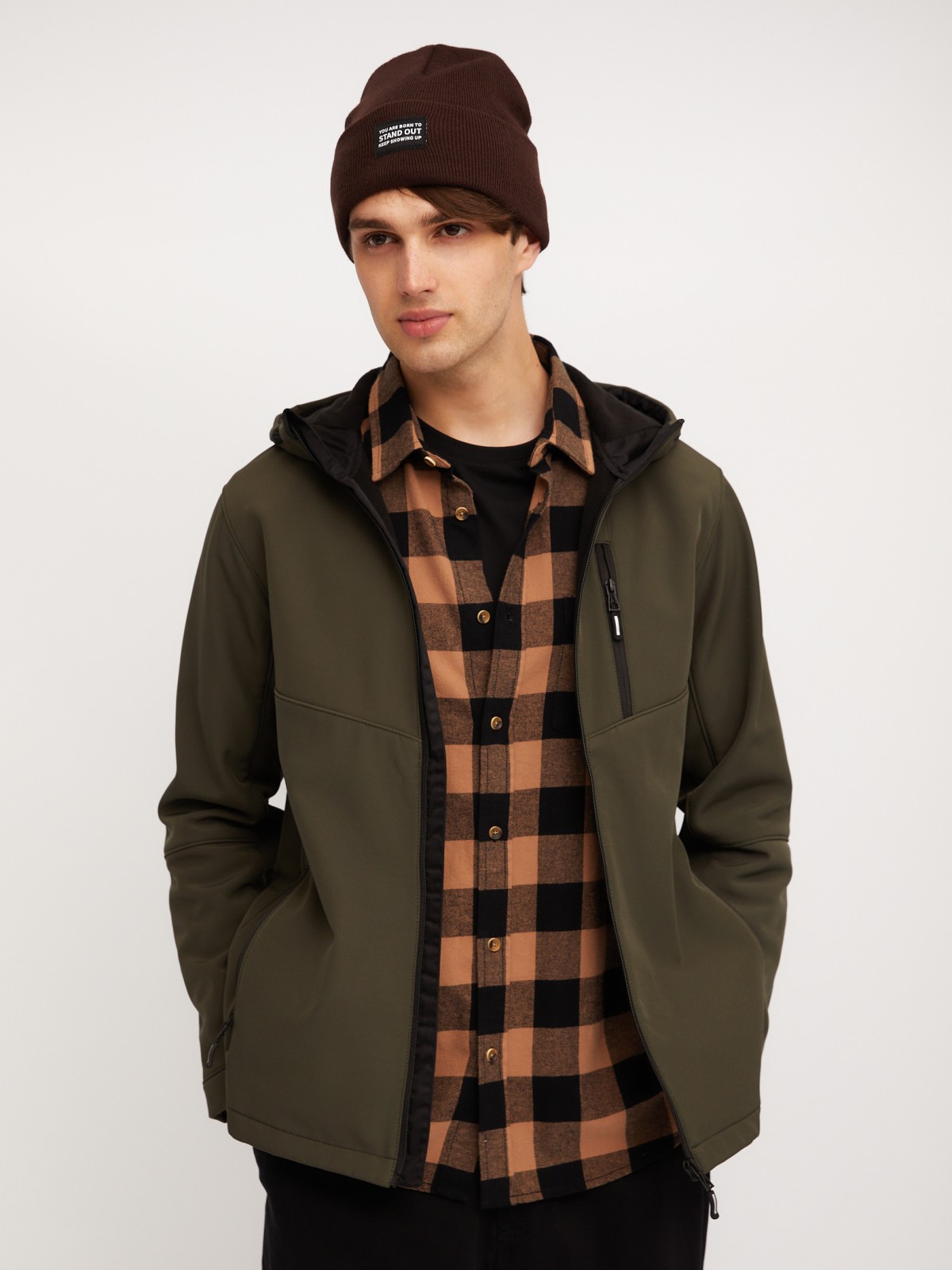 Лёгкая куртка-ветровка без утеплителя с капюшоном