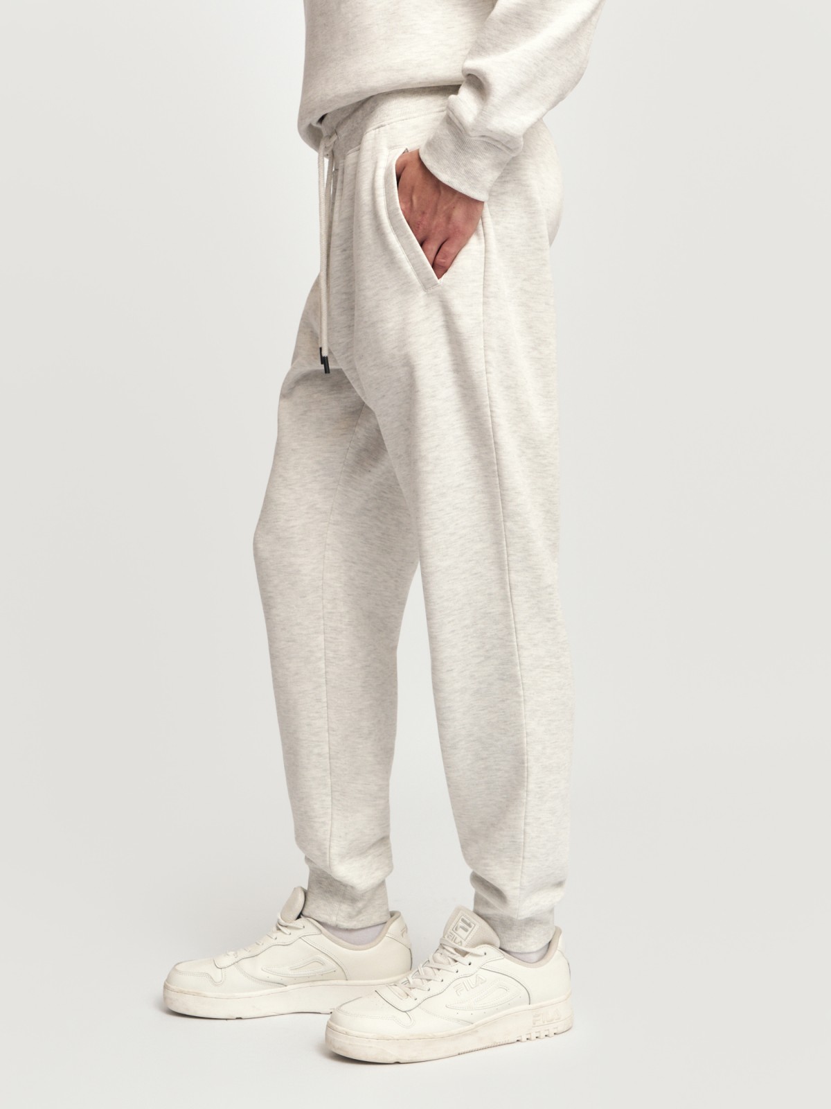 Тёплые трикотажные брюки-джоггеры с начёсом