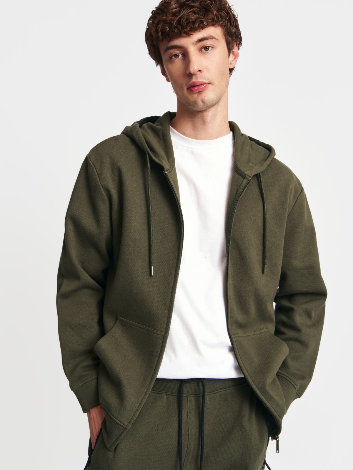 Толстовка на молнии с капюшоном однотонная