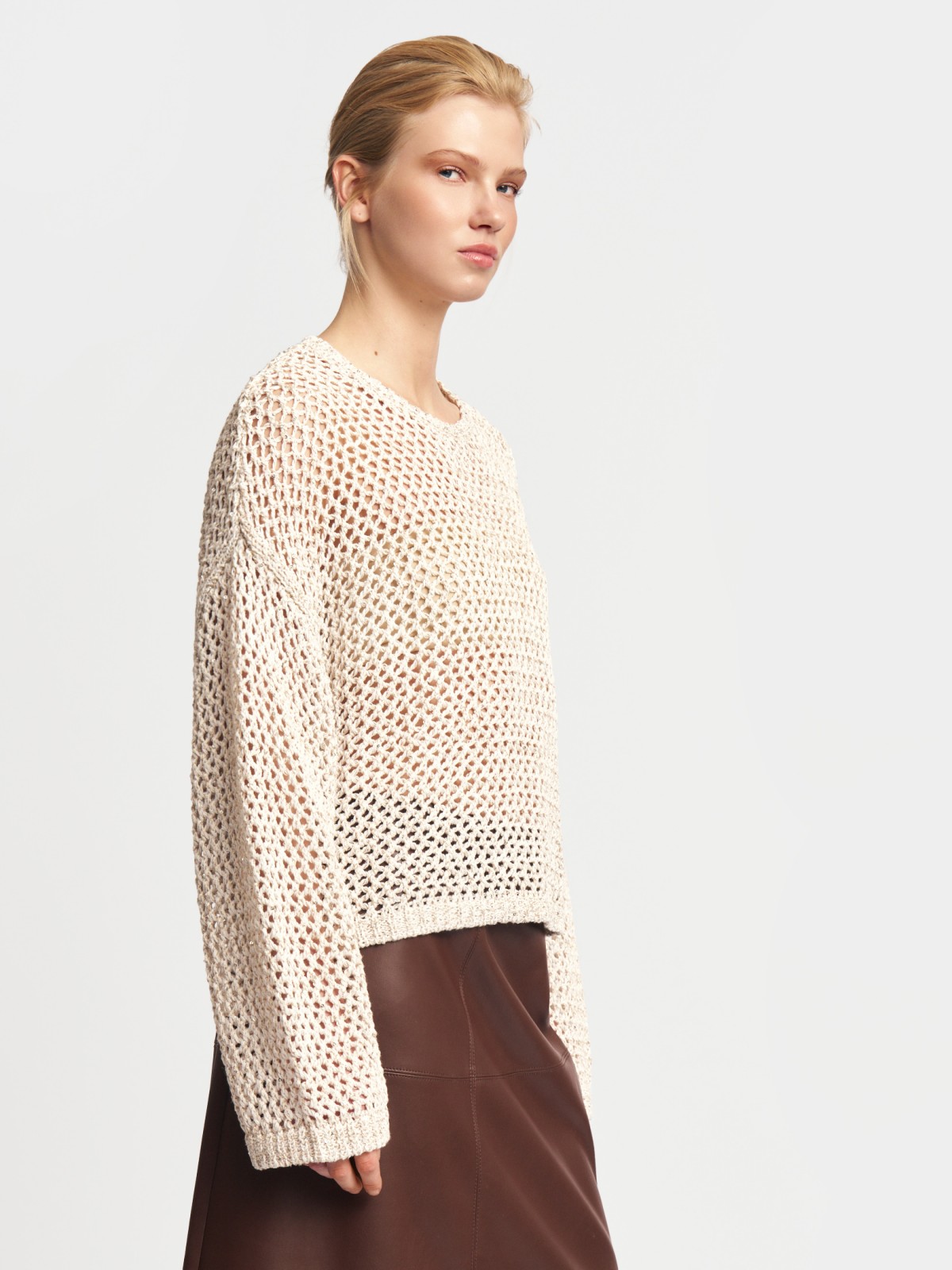 Вязаный джемпер-сетка с пайетками