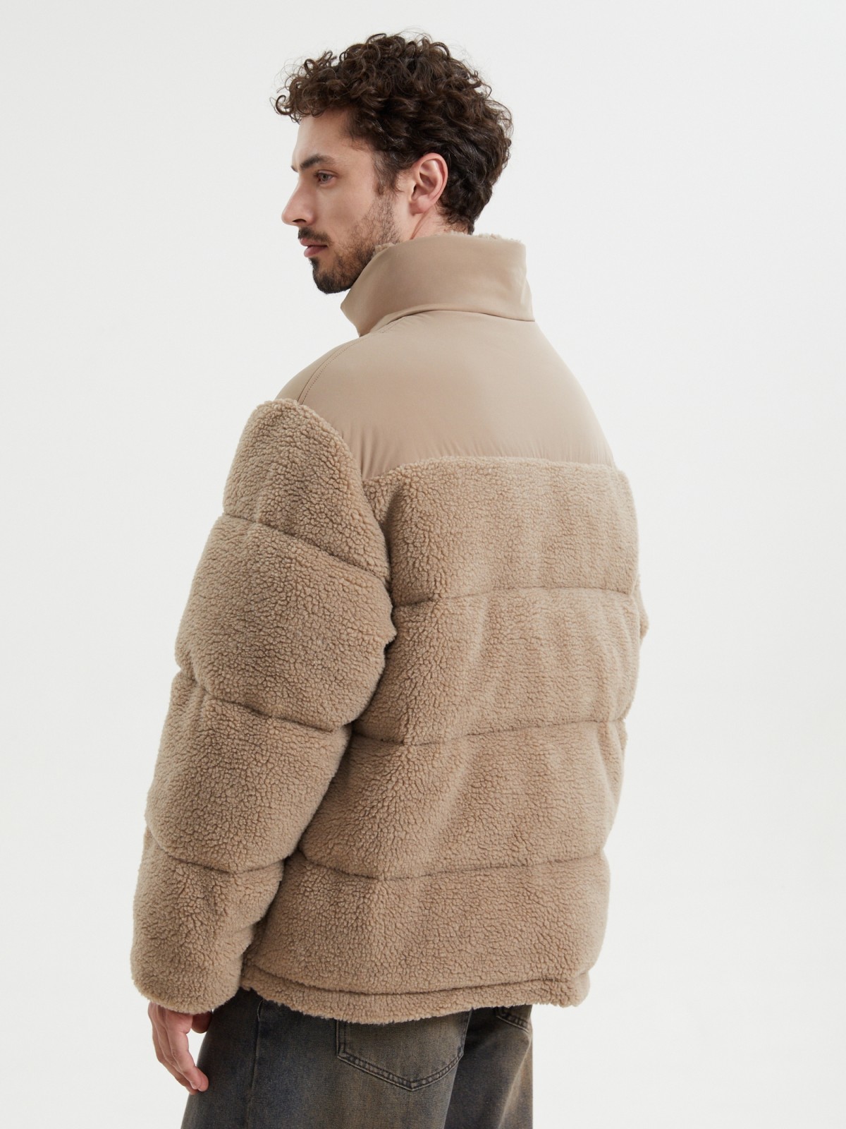 Тёплая куртка с высоким горлом и экомехом