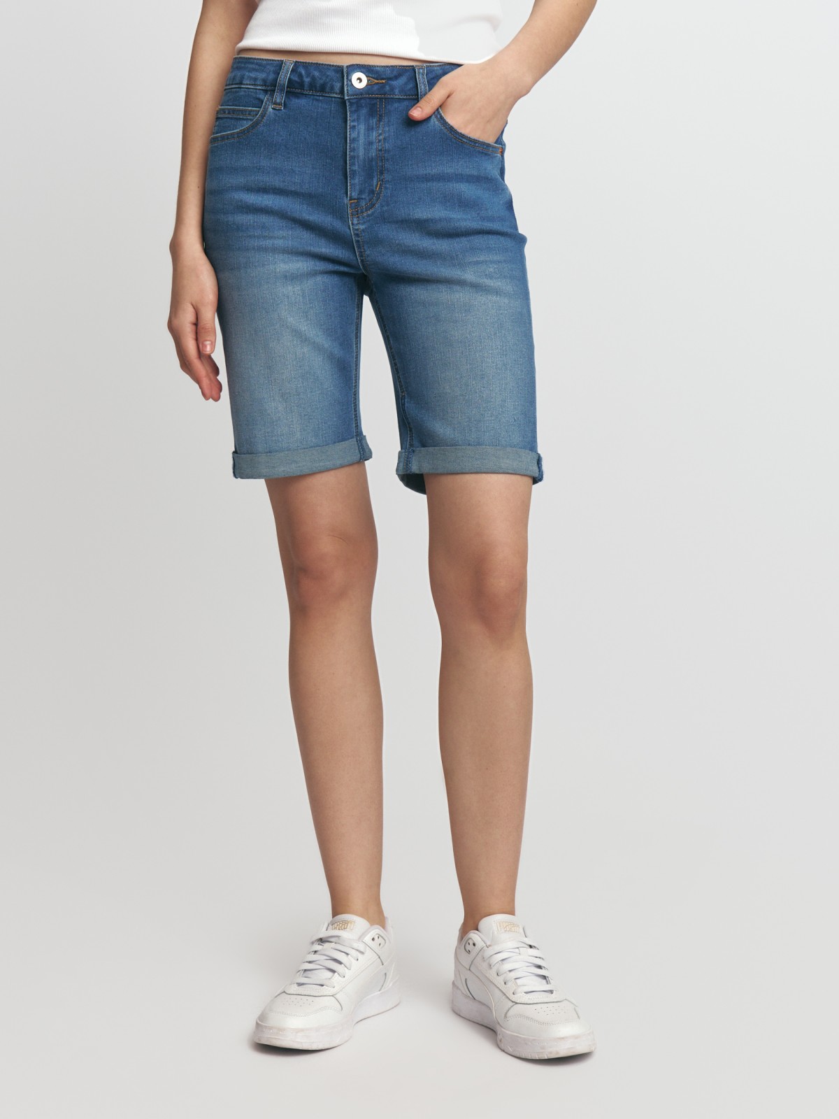 Джинсовые удлинённые шорты с отворотами