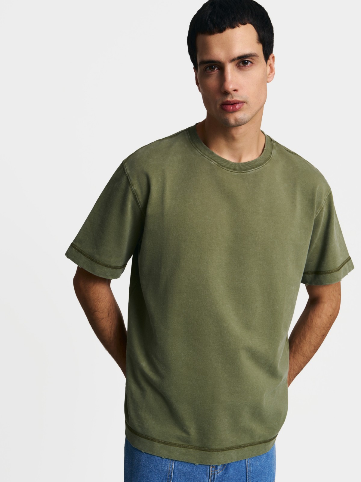 Однотонная базовая футболка из хлопка