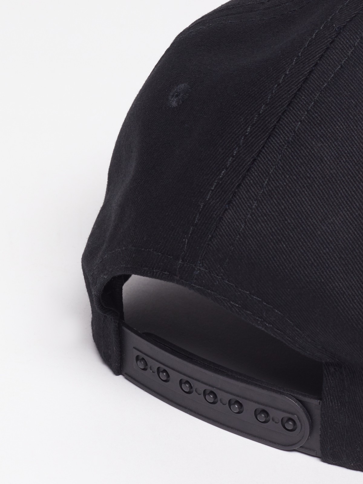 Бейсболка с полукруглым козырьком