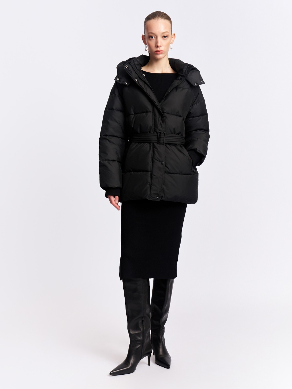 Тёплая куртка с капюшоном и поясом