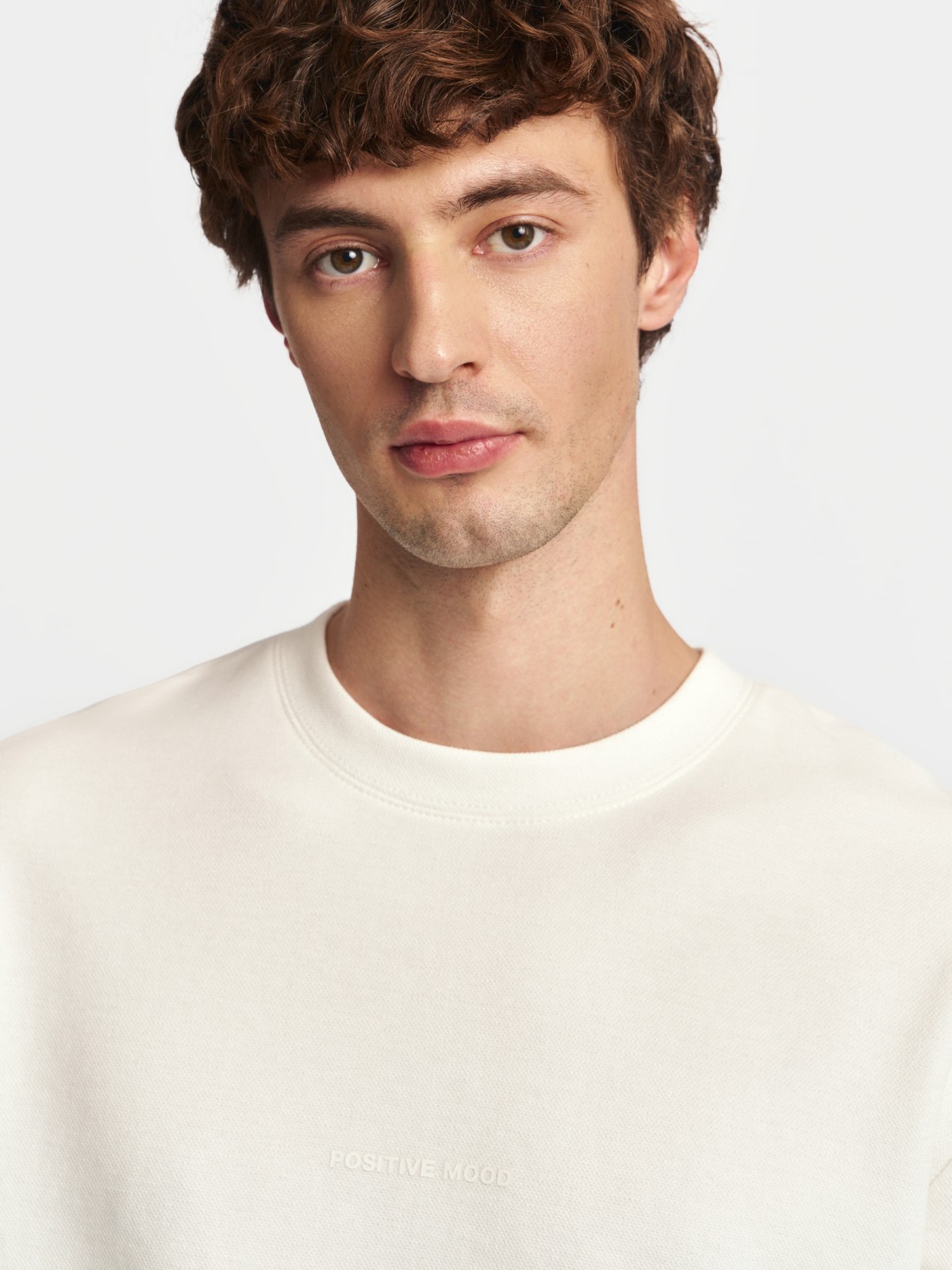 Свитшот прямого кроя с длинным рукавом