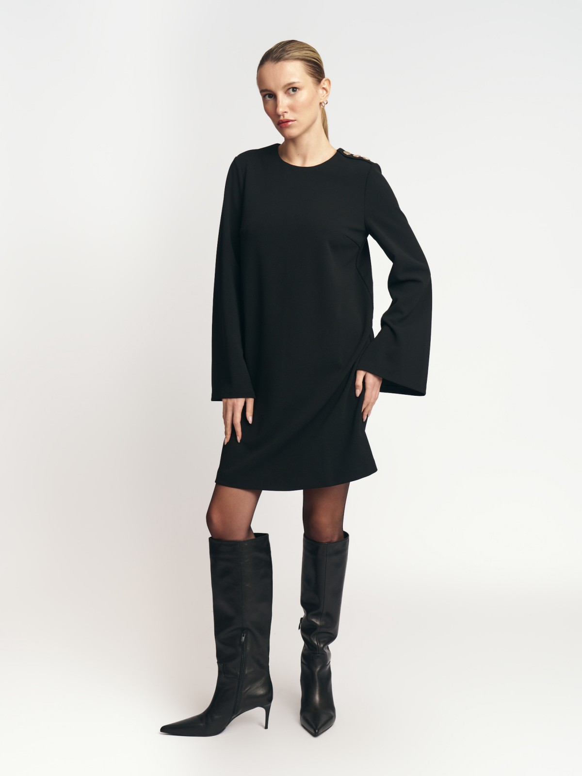 Однотонное платье мини с длинным рукавом